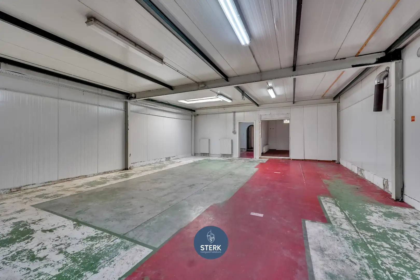 VEELZIJDIGE HANDELSRUIMTE + APPARTEMENT MET RUIME LOODS IN CENTRUM LANAKEN !  foto 11