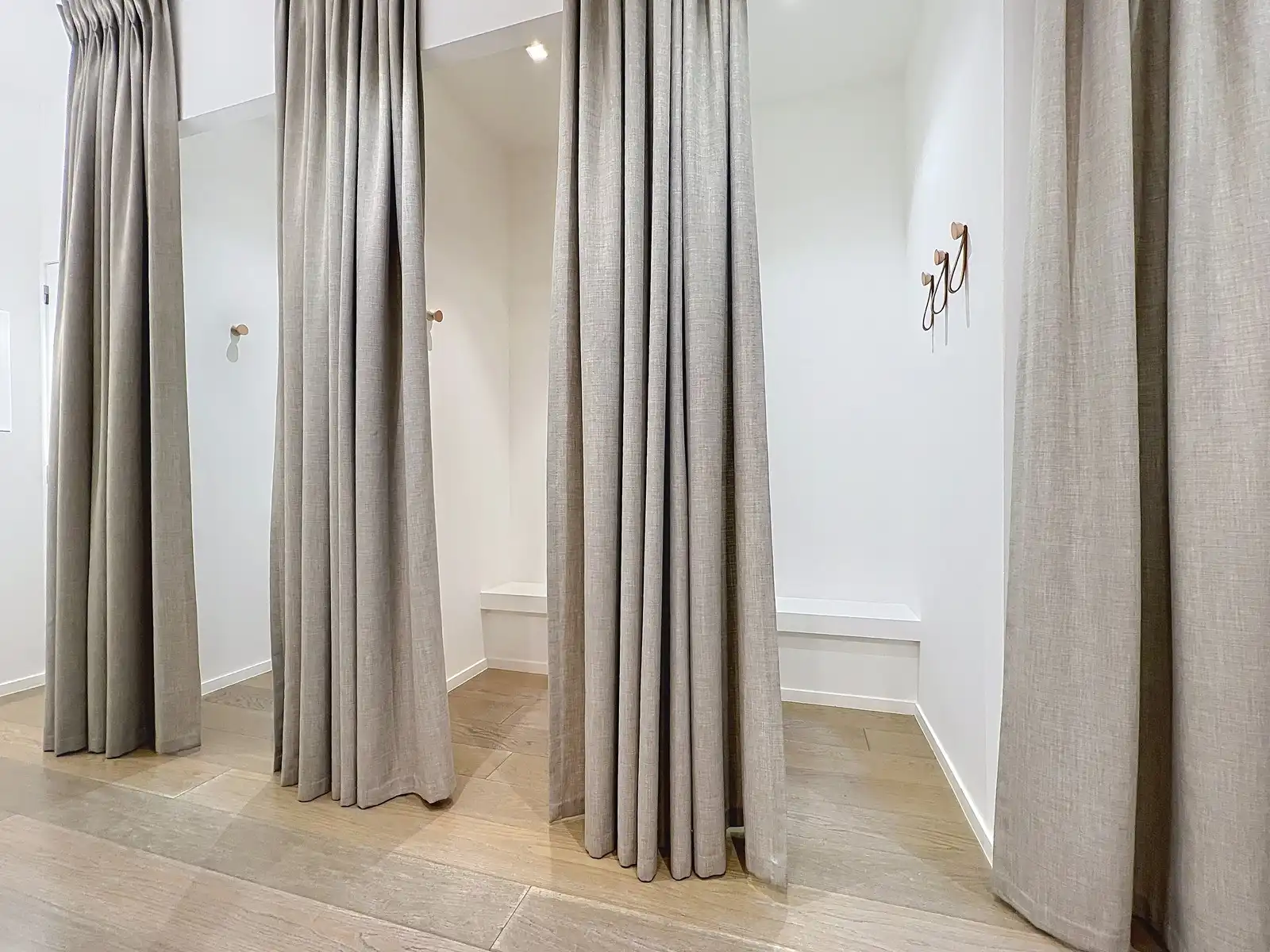 Winkelpand TE HUUR met industriële uitstraling in de Delaerestraat tussen stijlvolle handelszaken. foto 11