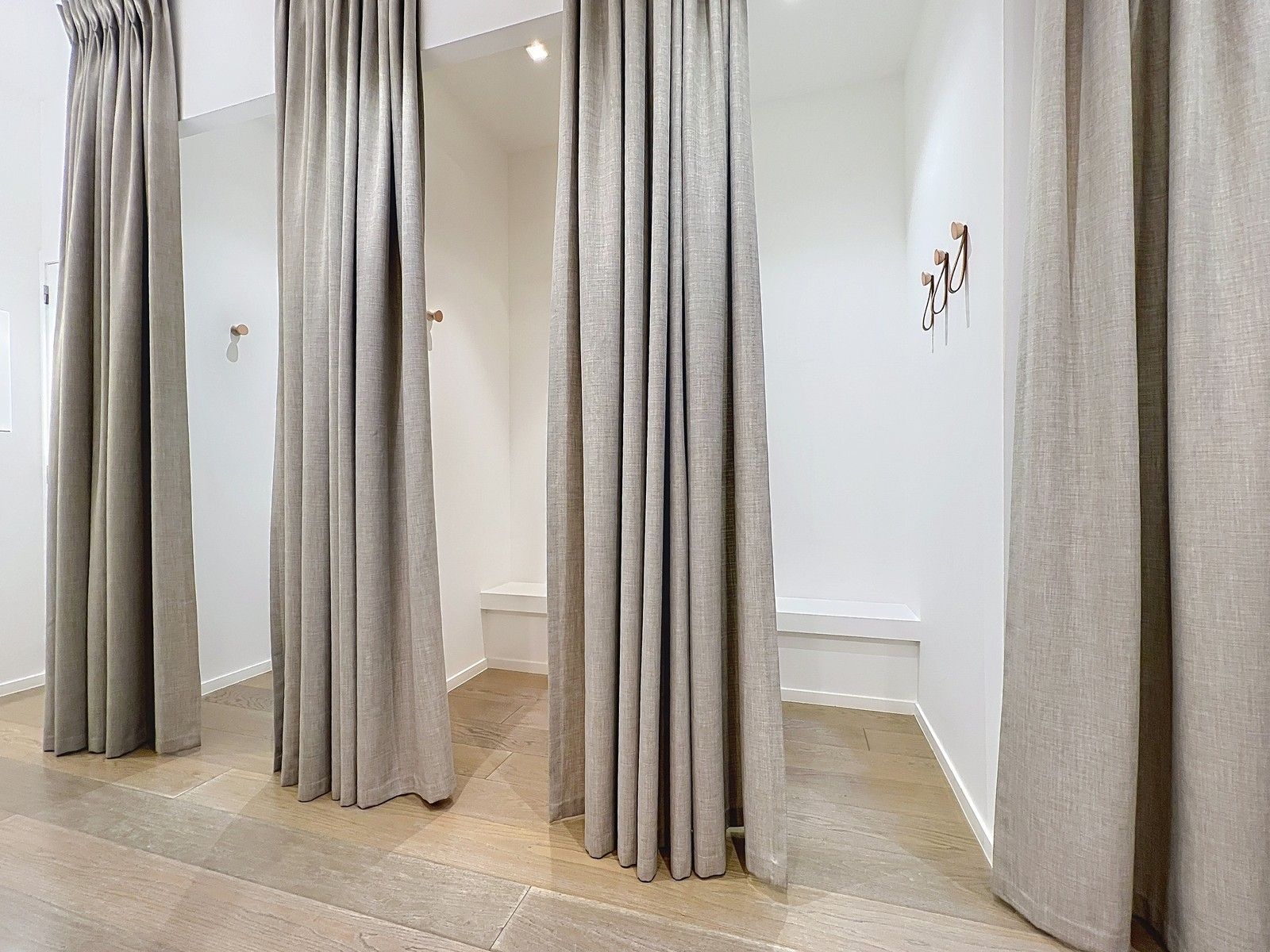 Winkelpand TE HUUR met industriële uitstraling in de Delaerestraat tussen stijlvolle handelszaken. foto 11