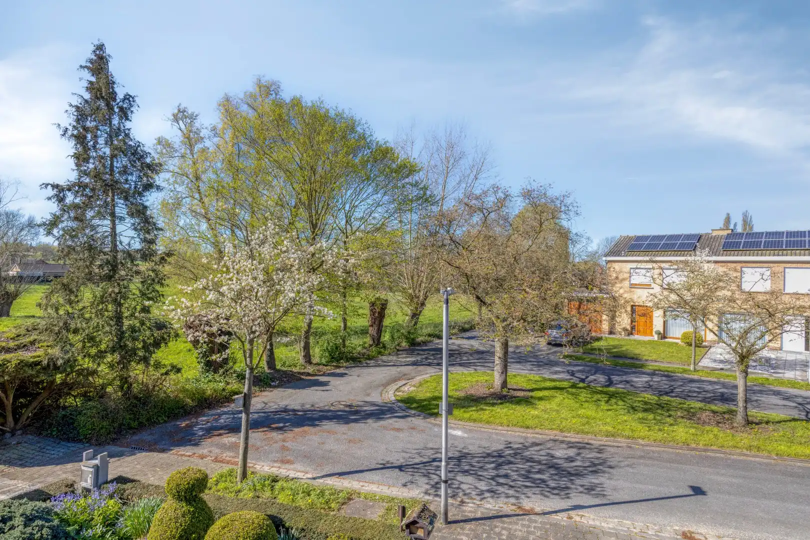 Heel aangename woning met grote tuin in een rustige buurt! foto 24