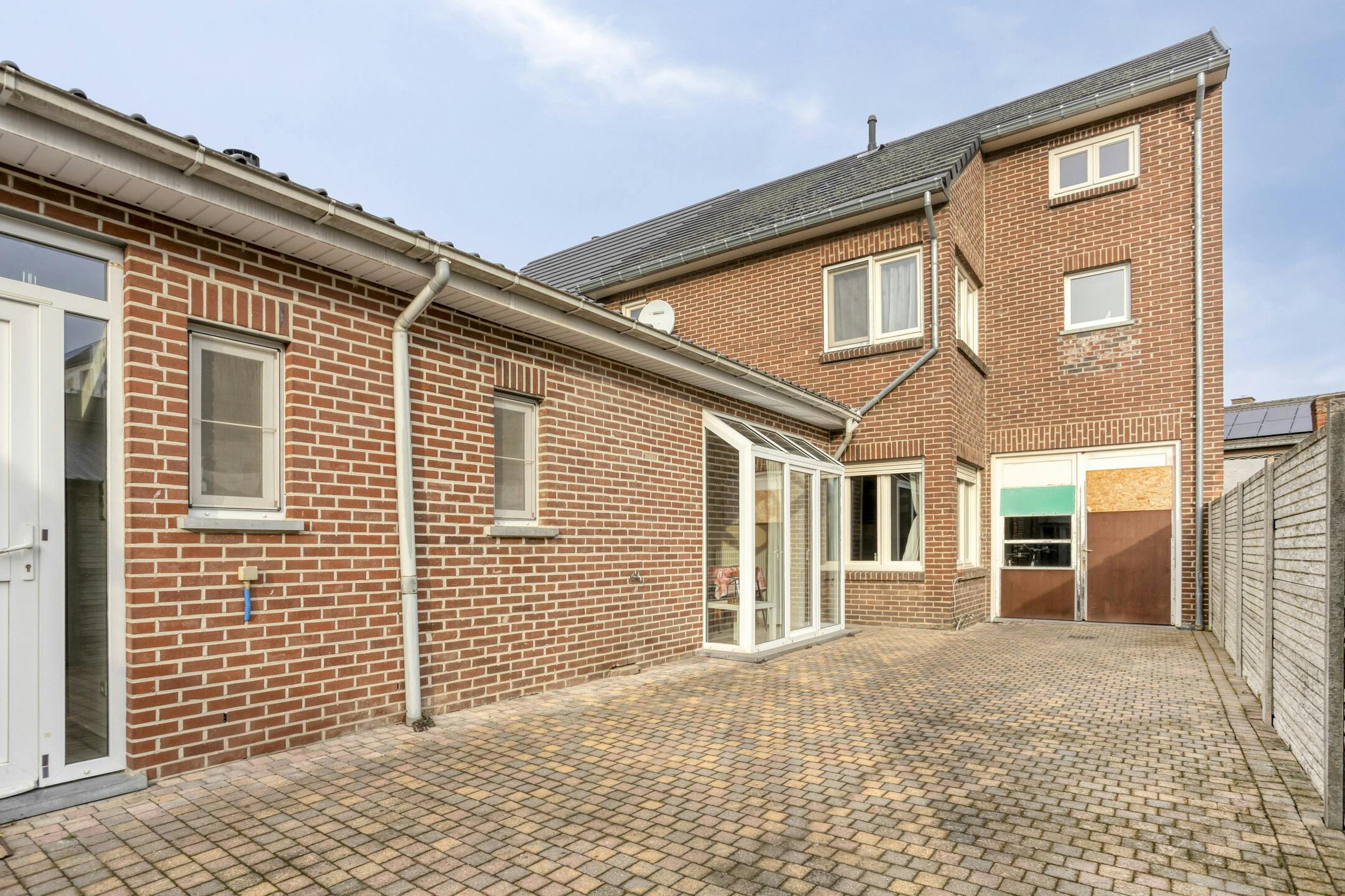 Riante, goed onderhouden woning te koop op verbindingsweg in Dilsen foto 14
