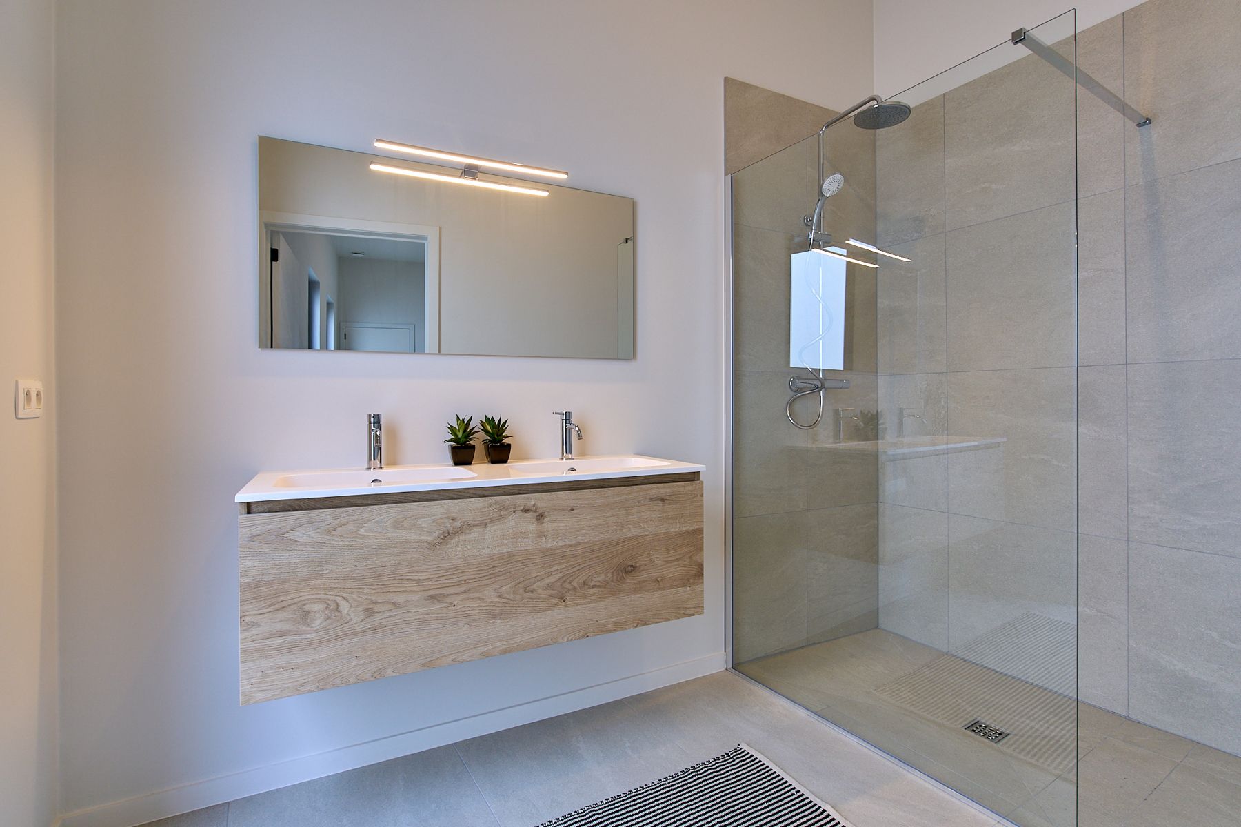 Riant nieuwbouwappartement met lift en veel lichtinval foto 8
