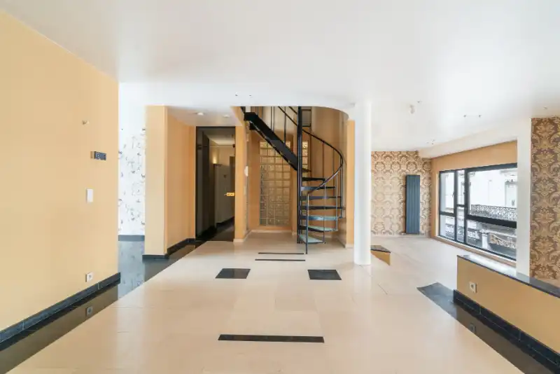 Handelspand 120m² + woonst (groot app) met privé lift! foto 8