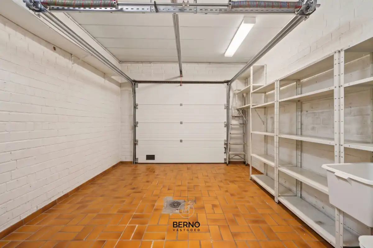 Statige en uiterst ruime halfopen bebouwing op toplocatie foto 20