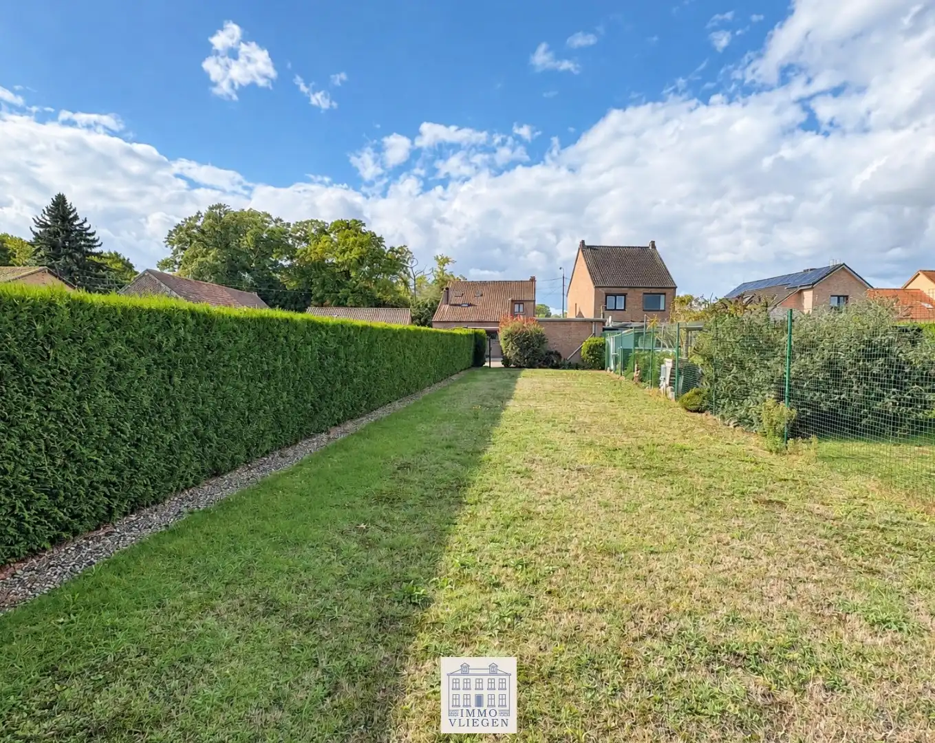 Te renoveren vrijstaande woning met ruime tuin op perceel van circa 800 vierkante meter in Neeroeteren foto 30