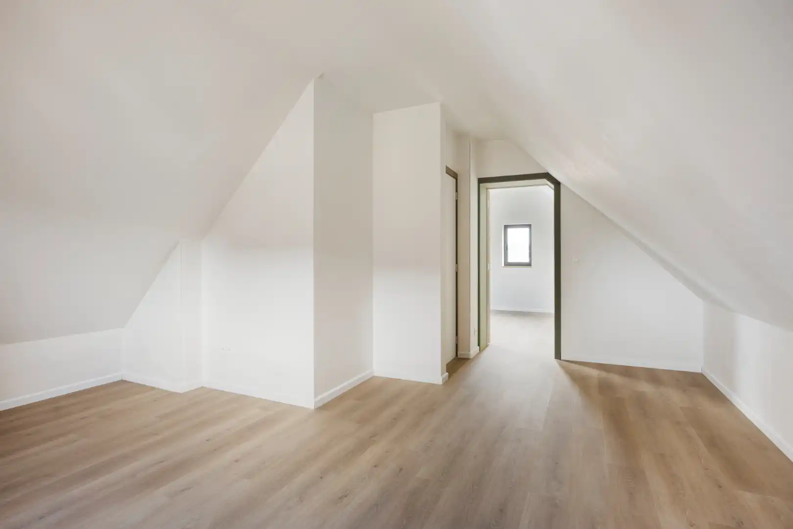 Afgewerkte open bebouwing met 5 slaapkamers, tuin, terras, zolder en garage in Kerkom! - EPB A kWh/m² - bewoonbare opp. 183 m² foto 25