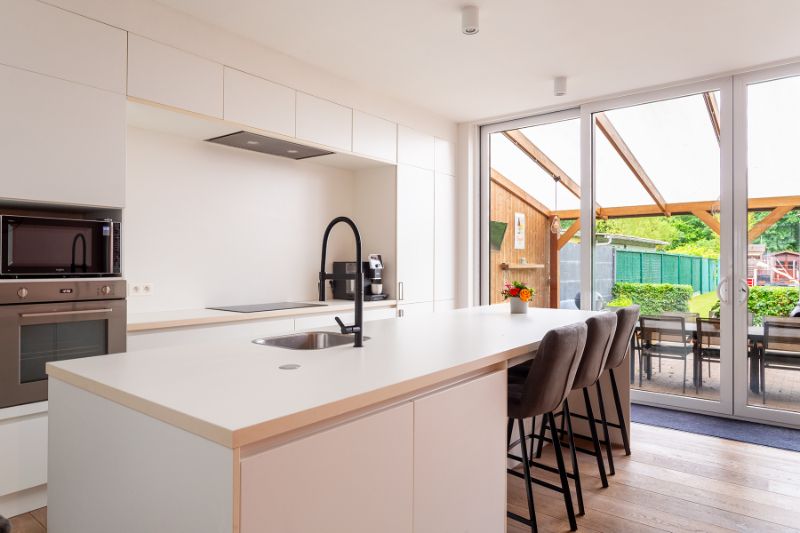 Prachtige instapklare woning met zee van ruimte, ruime tuin!!! foto 5