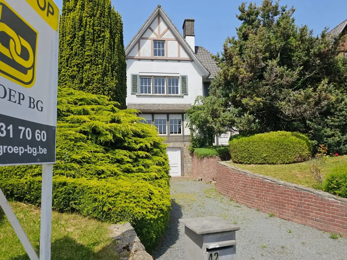 Charmante, te renoveren villa op gunstige locatie foto 2