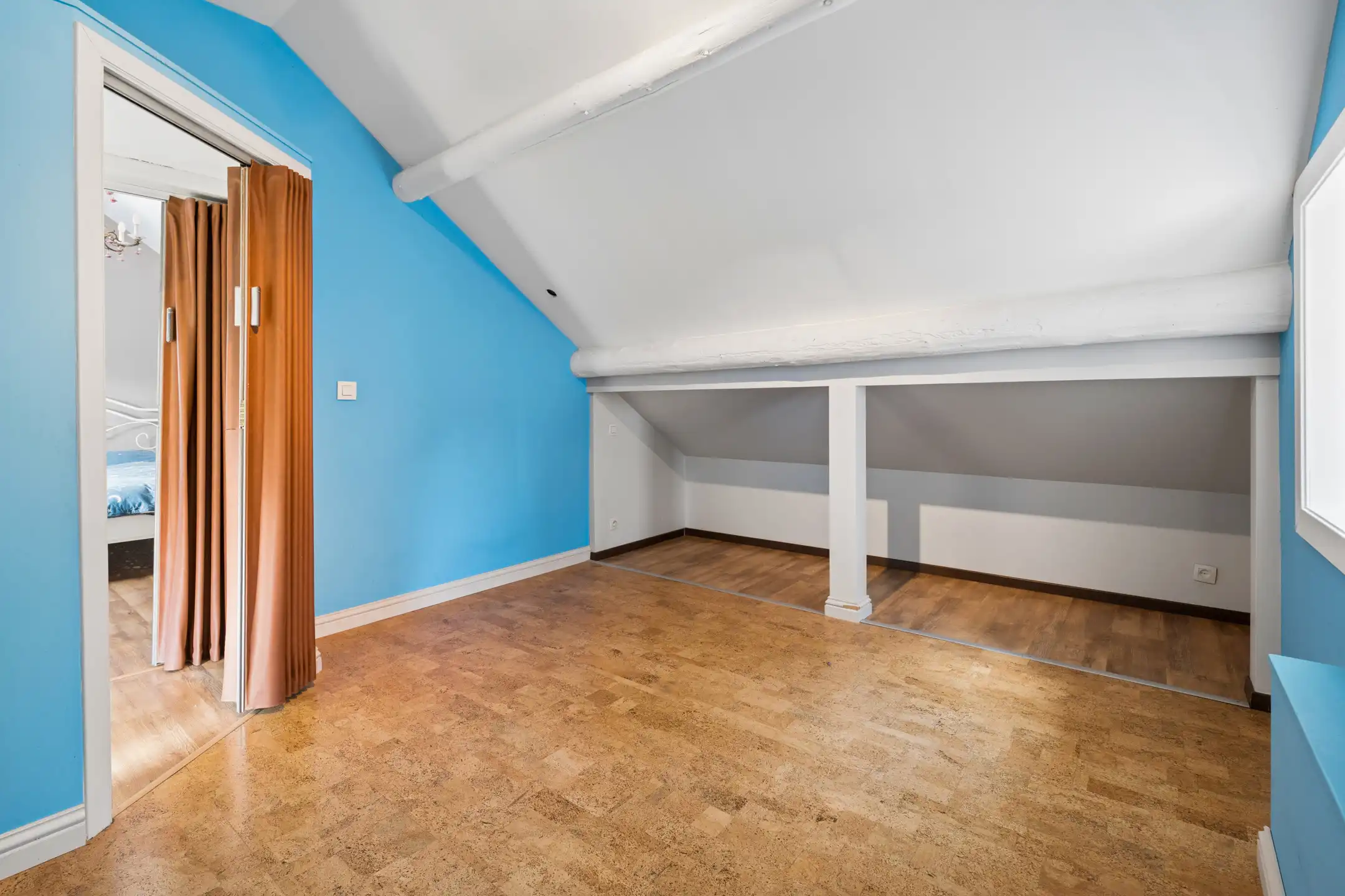 Charmante 3-gevelwoning met garage en tuin foto 18