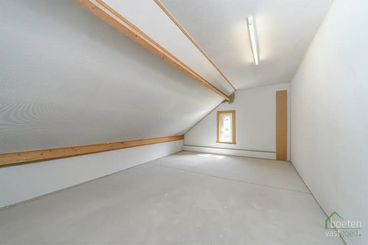 ALVERINGEM: Karaktervolle herenwoning uit het interbellum (jaren 30) met authentieke geveldetails en een warm landelijk interieur op 3.253 m² totale grondopp. foto 14