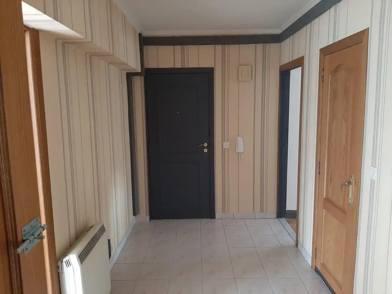 op te knappen appartement met 3 slaapkamers en overdekt terras in Genk foto 7