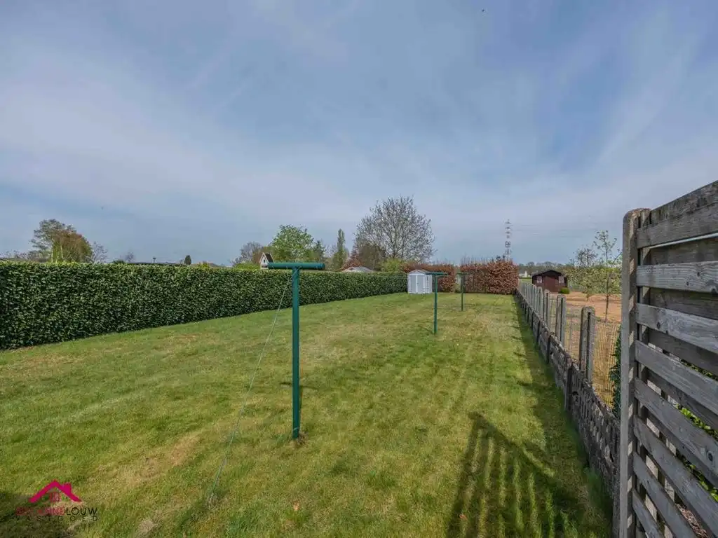 Te renoveren woning op ruim perceel foto 7