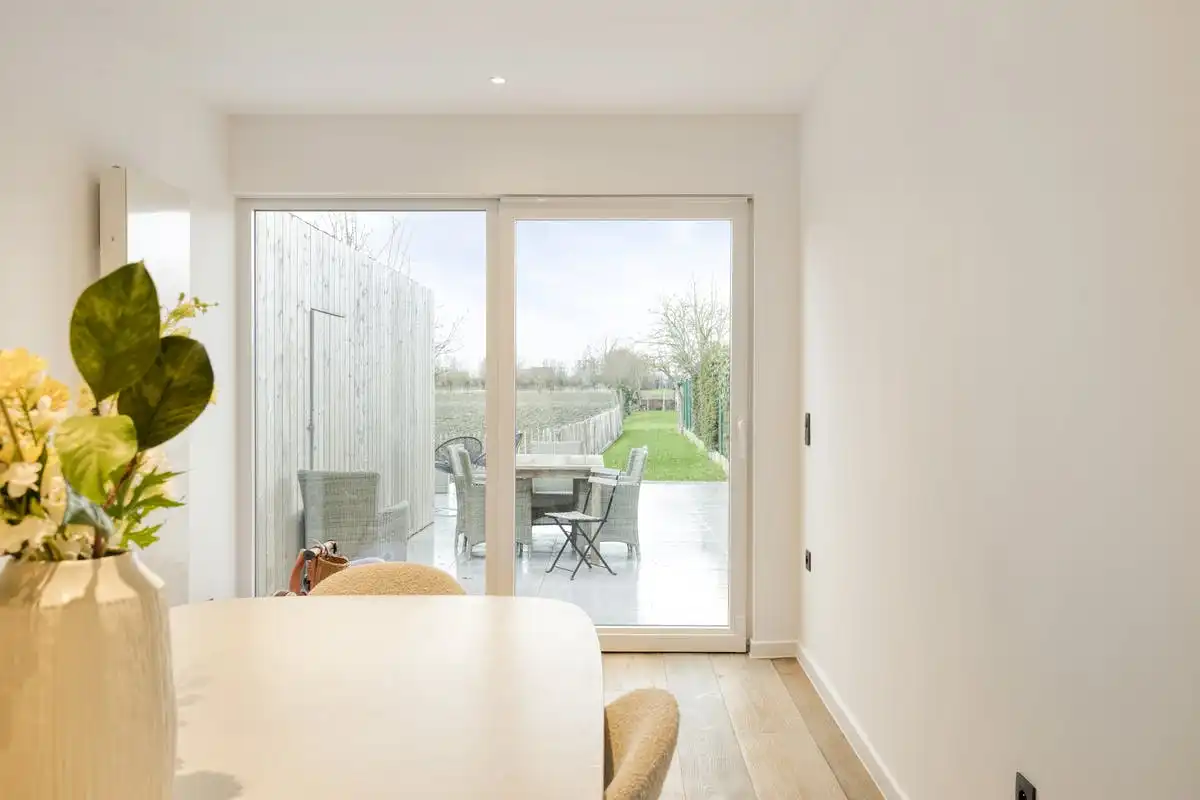 Instapklare halfopen woning te koop in Brugge met ruime tuin foto 7