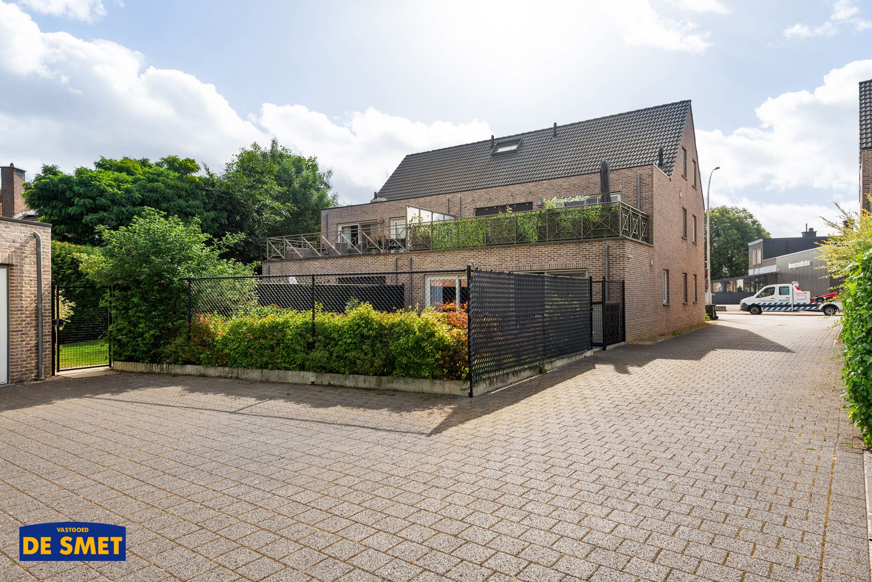 Gelijkvloers appartement met tuin, autostaanplaats en garage foto 3