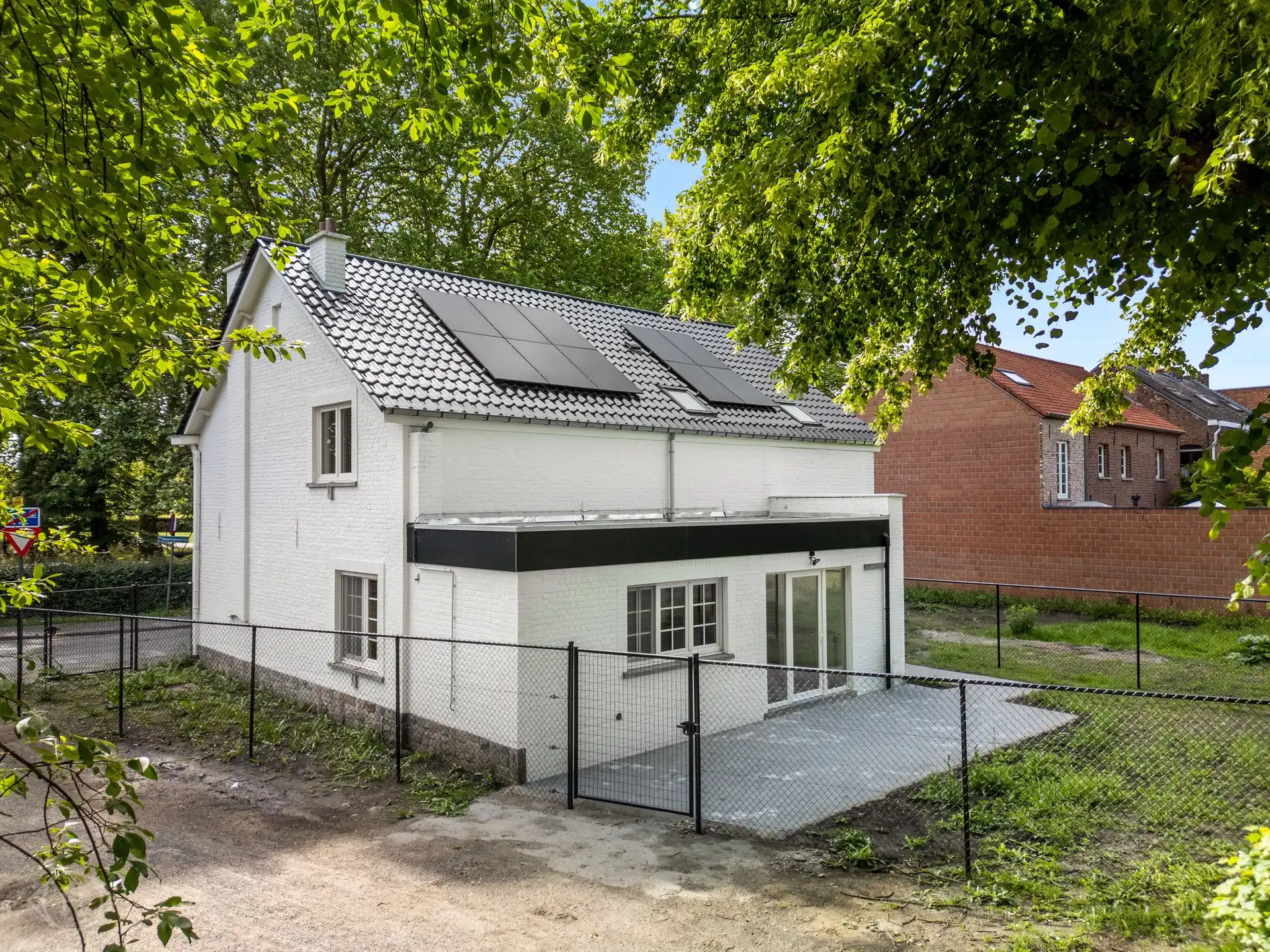 Karaktervolle gerenoveerde woning met 4 slaapkamers foto 16