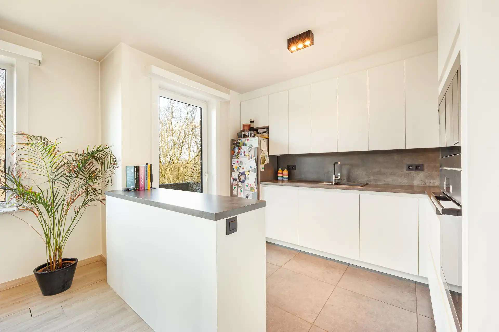 Lichtrijk instapklaar appartement met 2 slpk's en parking foto 6