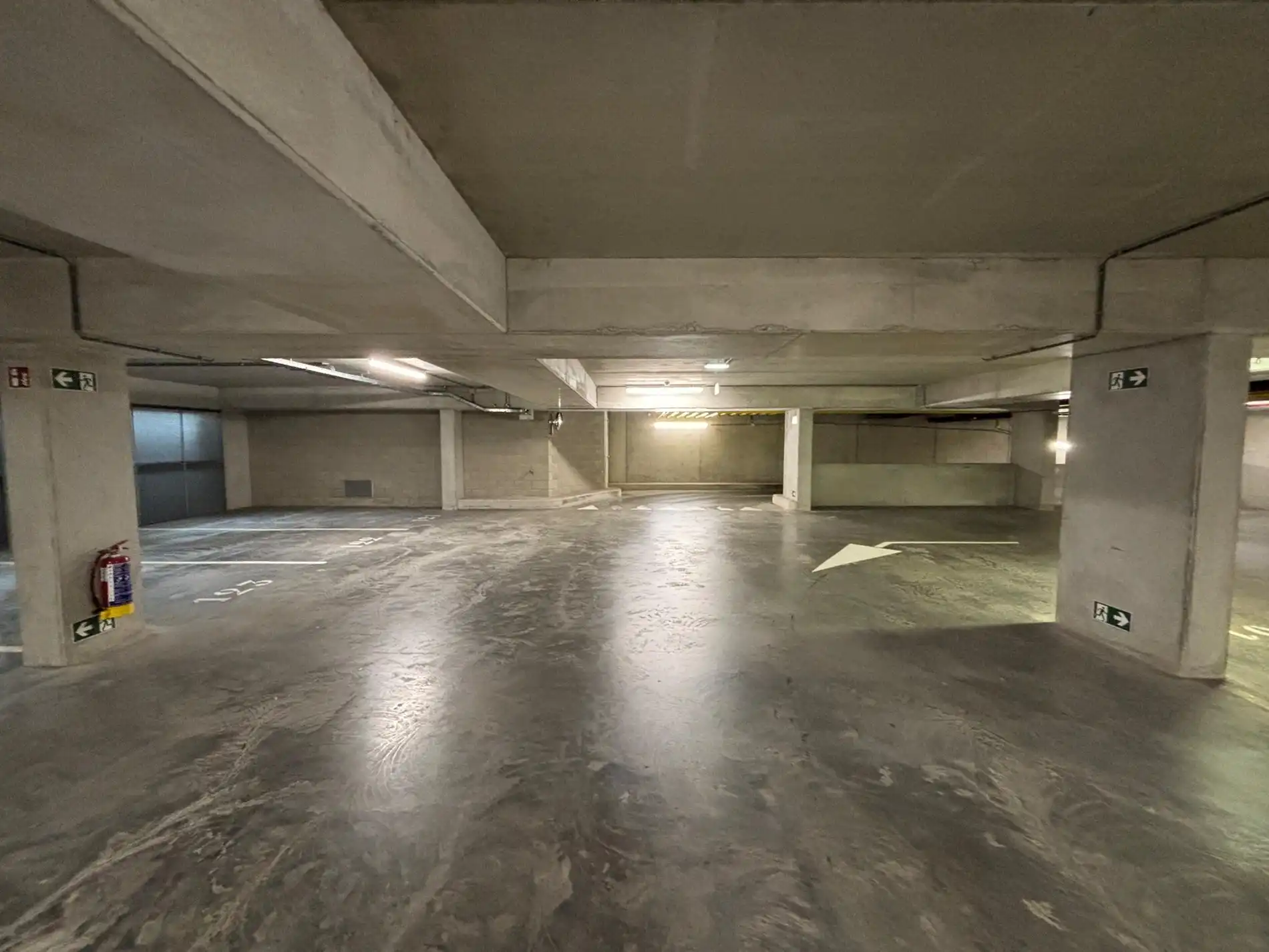 Ondergrondse parkeerplaatsen te huur, Genk centrum foto 4