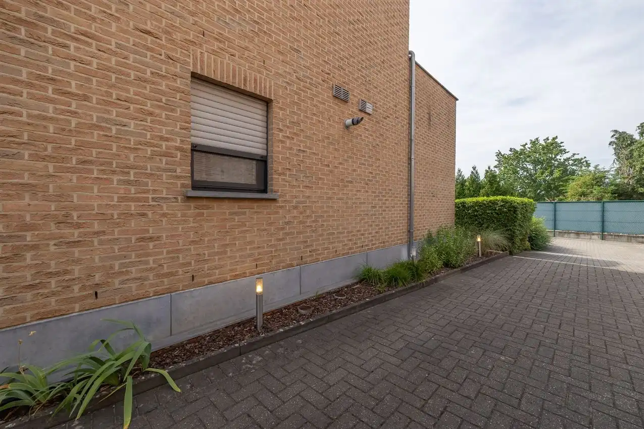 Ruim gelijkvloers wonen met tuin én rendement. foto 6