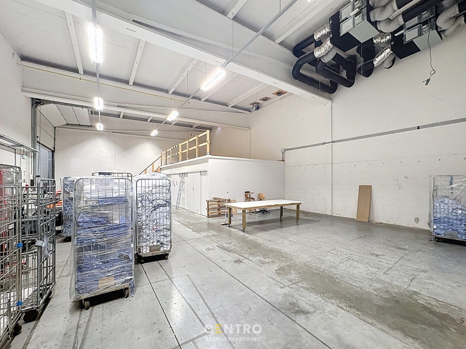 Instapklaar MAGAZIJN (240m²) met mezzanine (50m²) en KANTOOR (195m²) foto 3