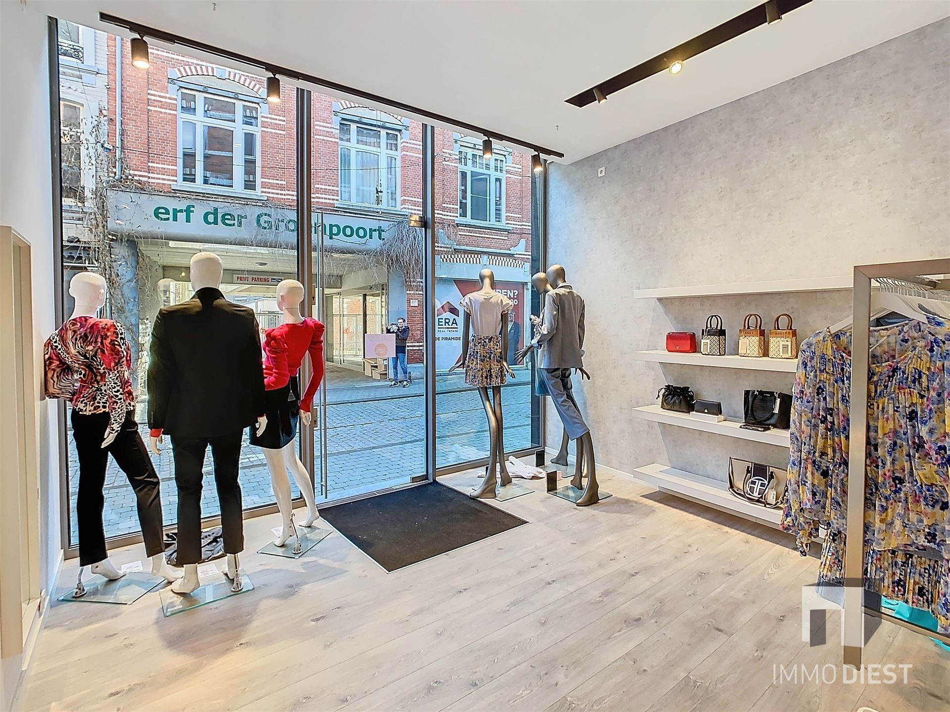 Ca. 200m² gelijkvloerse winkelruimte - uw conceptstore in het centrum van Diest foto 3