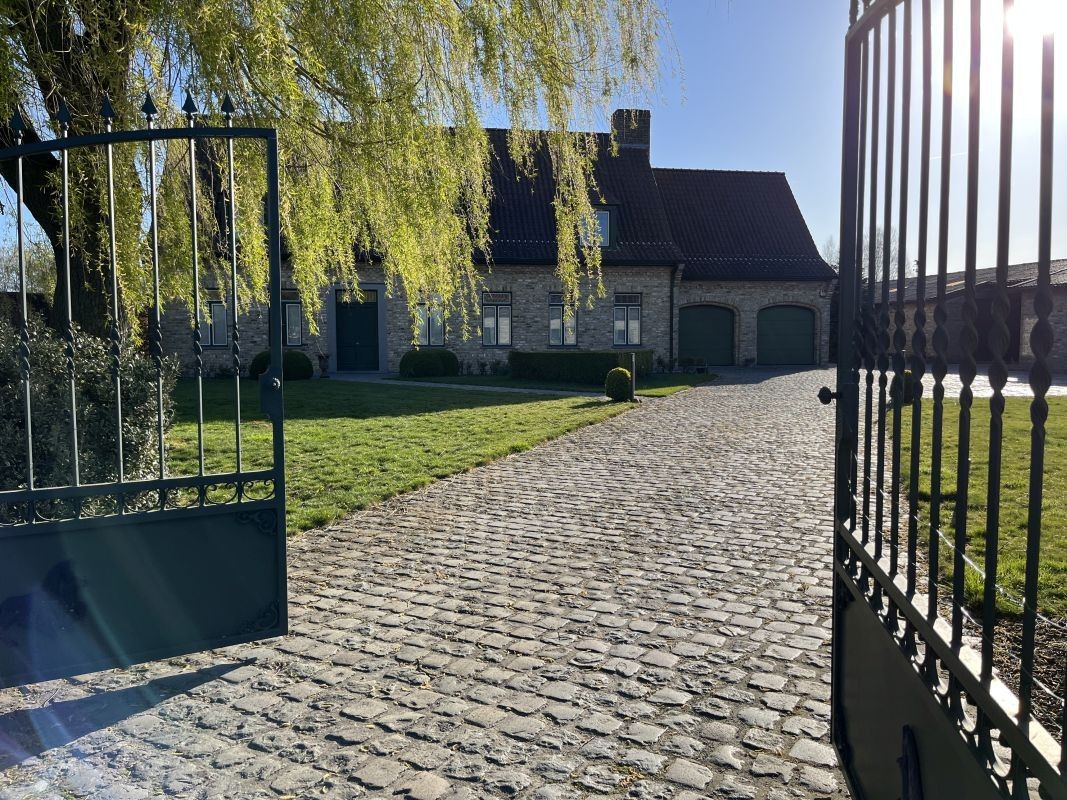 Prachtige hoeve te koop te Bavikhove foto 3