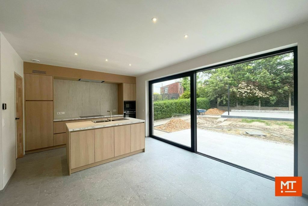 Kwalitatieve nieuwbouwwoning te huur op een rustige locatie in het centrum van Passendale foto 6