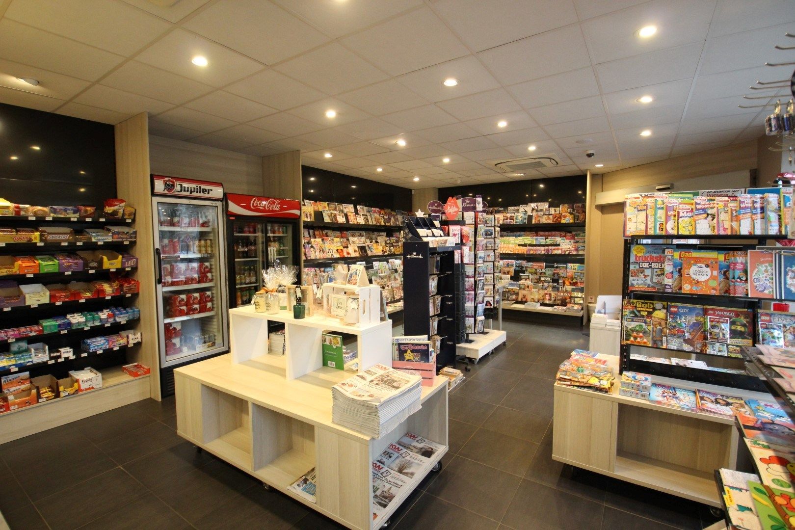 OPBRENGSTEIGENDOM BESTAANDE UIT HANDELSGELIJKVLOERS EN 2 APPARTEMENTEN foto 4