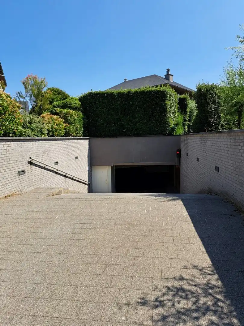 RUIME GARAGEBOX TE KOOP IN DE  RES. AMANKILA TE ST IDESBALD foto 4