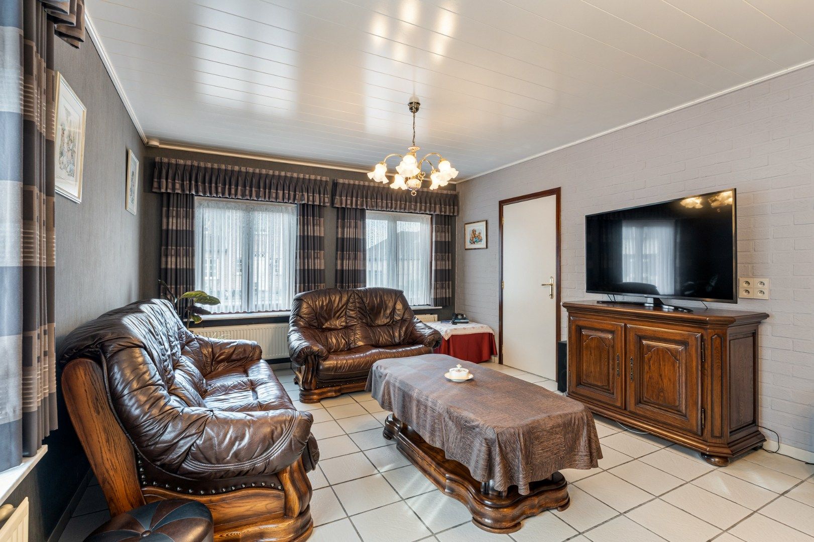 Verzorgde gezinswoning op een perceel van 9a08ca, gebouwd in 1988 op een rustige locatie nabij het centrum van Neeroeteren!  foto 11