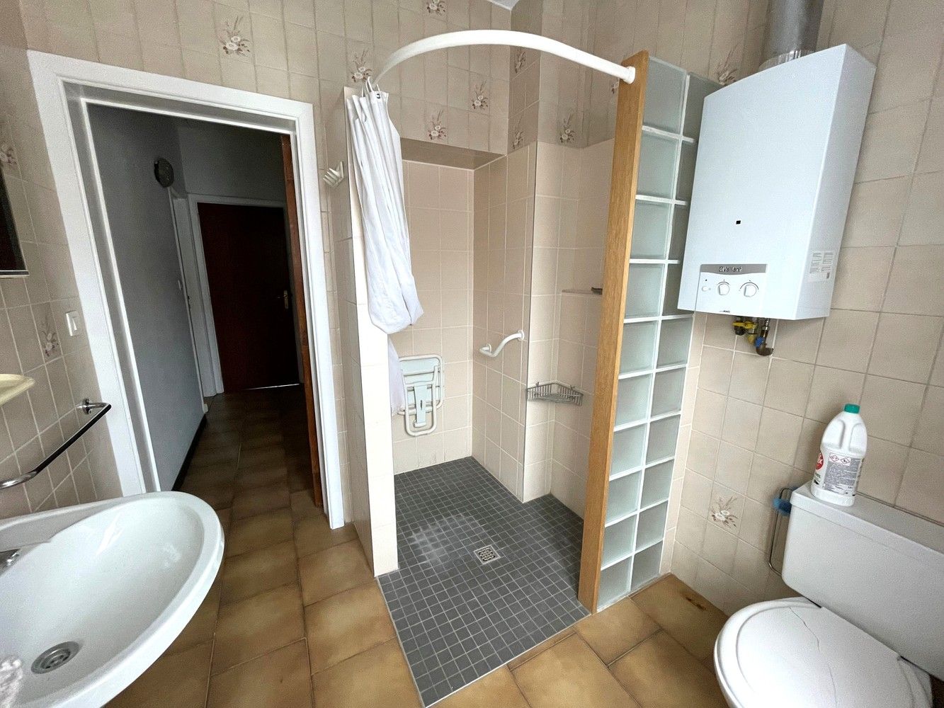 Bel-etage woning met tuin gelegen in het hart van Strombeek-Bever foto 12