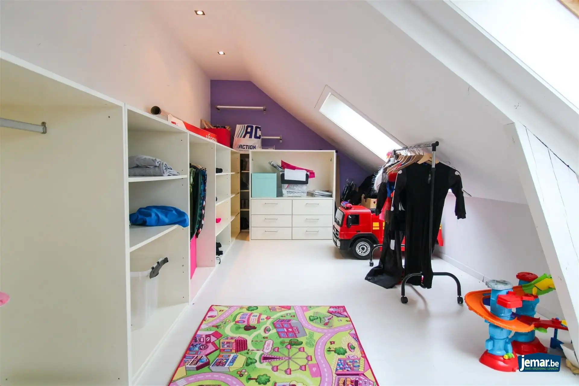 Instapklare en energiezuinige gezinswoning met 5 slaapkamers, zwembad en topligging in Rekem – comfort en ruimte verzekerd! foto 17