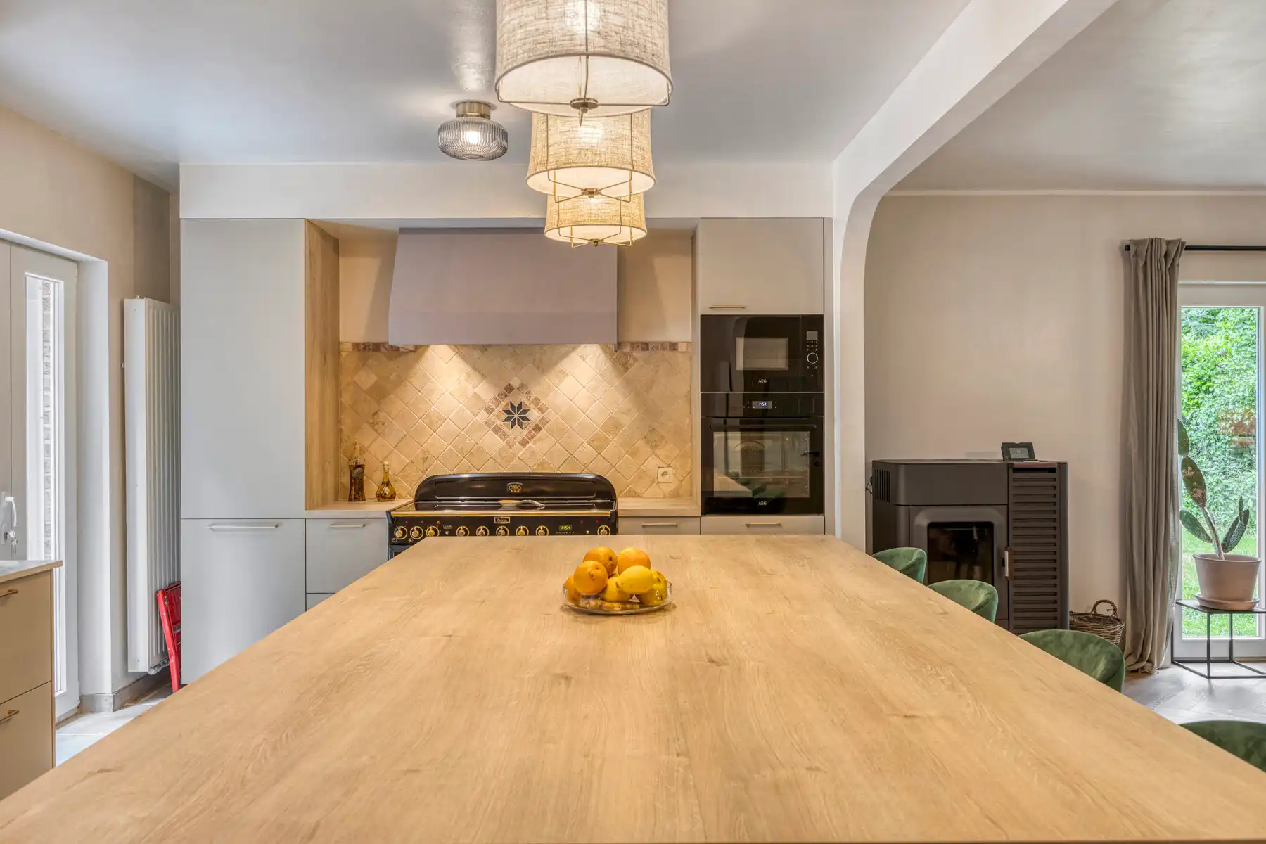 Zeer ruime gerenoveerde woning (± 398 m²) op een perceel van ± 60 are in het prestigieuze Bois de Strihoux foto 9