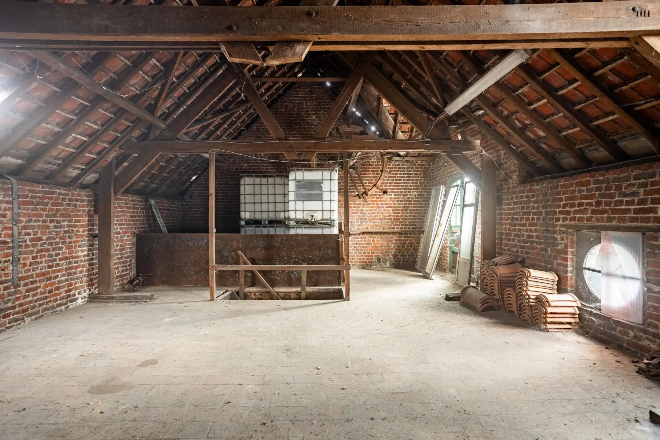 VEELZIJDIG RENOVATIE- EN ONTWIKKELINGSPROJECT foto 22