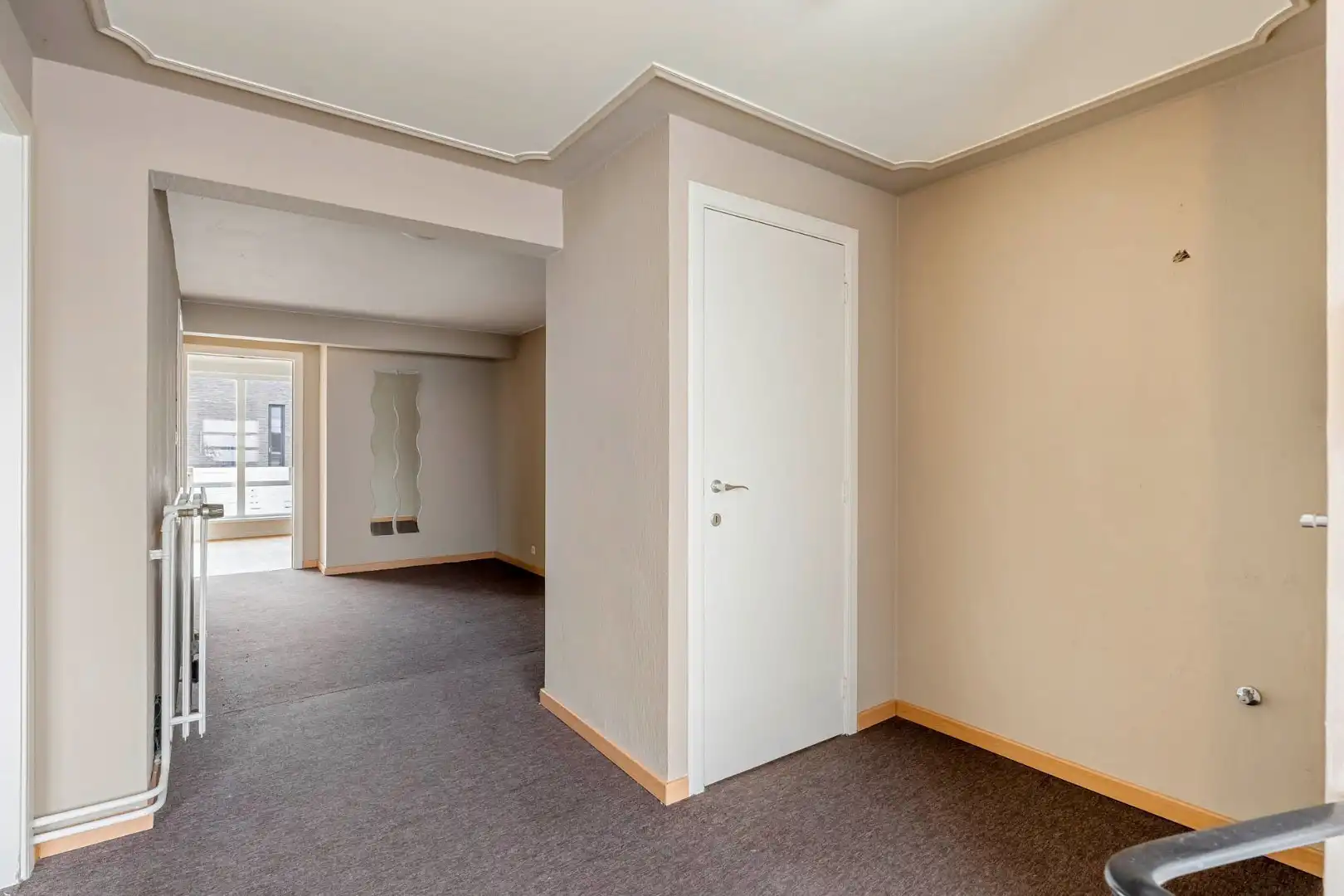 Comfortabel, zeer ruim appartement met 4 slaapkamers, terras en garage in het centrum van Neeroeteren!  foto 22
