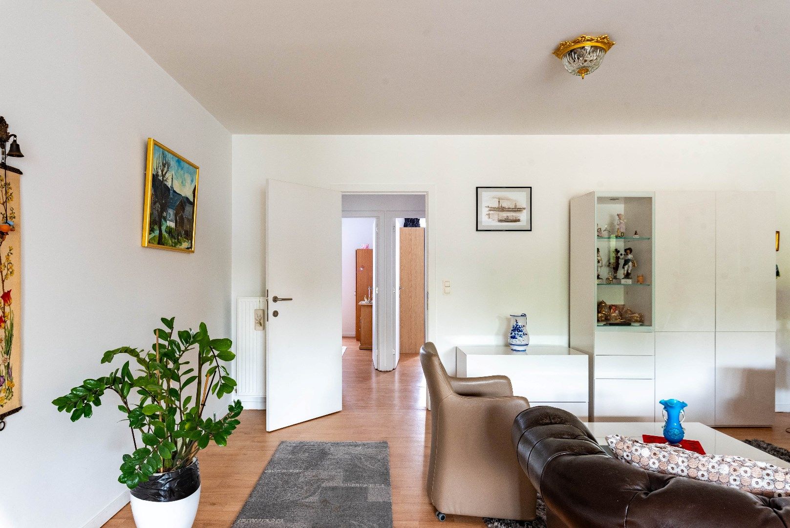 Modern appartement met terras en autostaanplaats foto 15