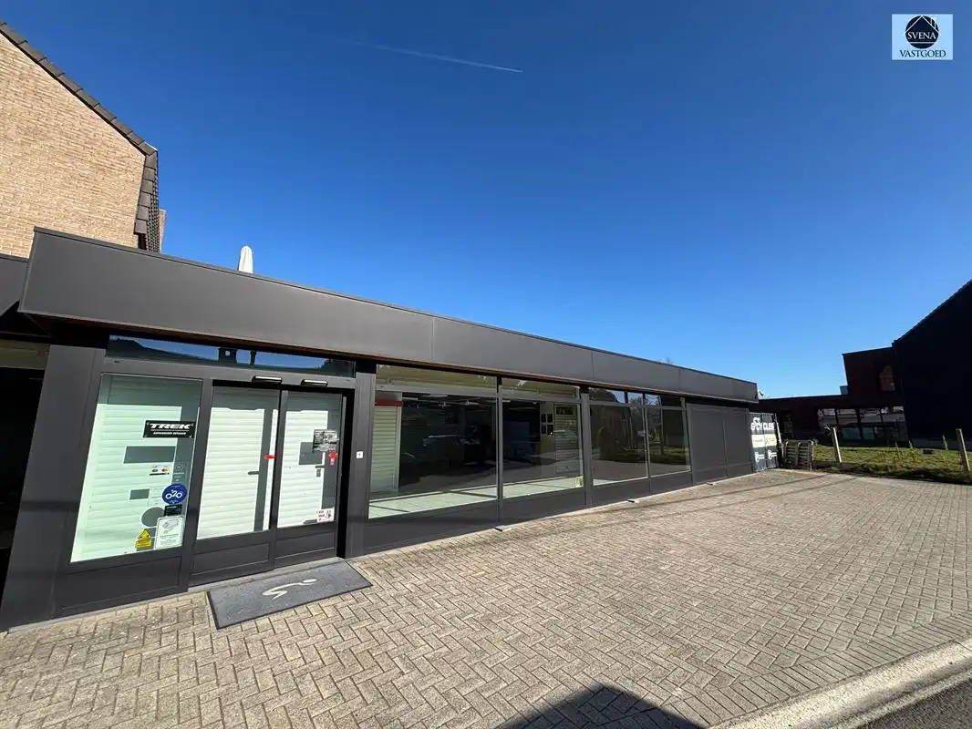 COMMERCIELE RUIMTE MET DUPLEXAPPARTEMENT- VEEL MOGELIJKHEDEN EN UITSTEKENDE ZICHTBAARHEID foto 2