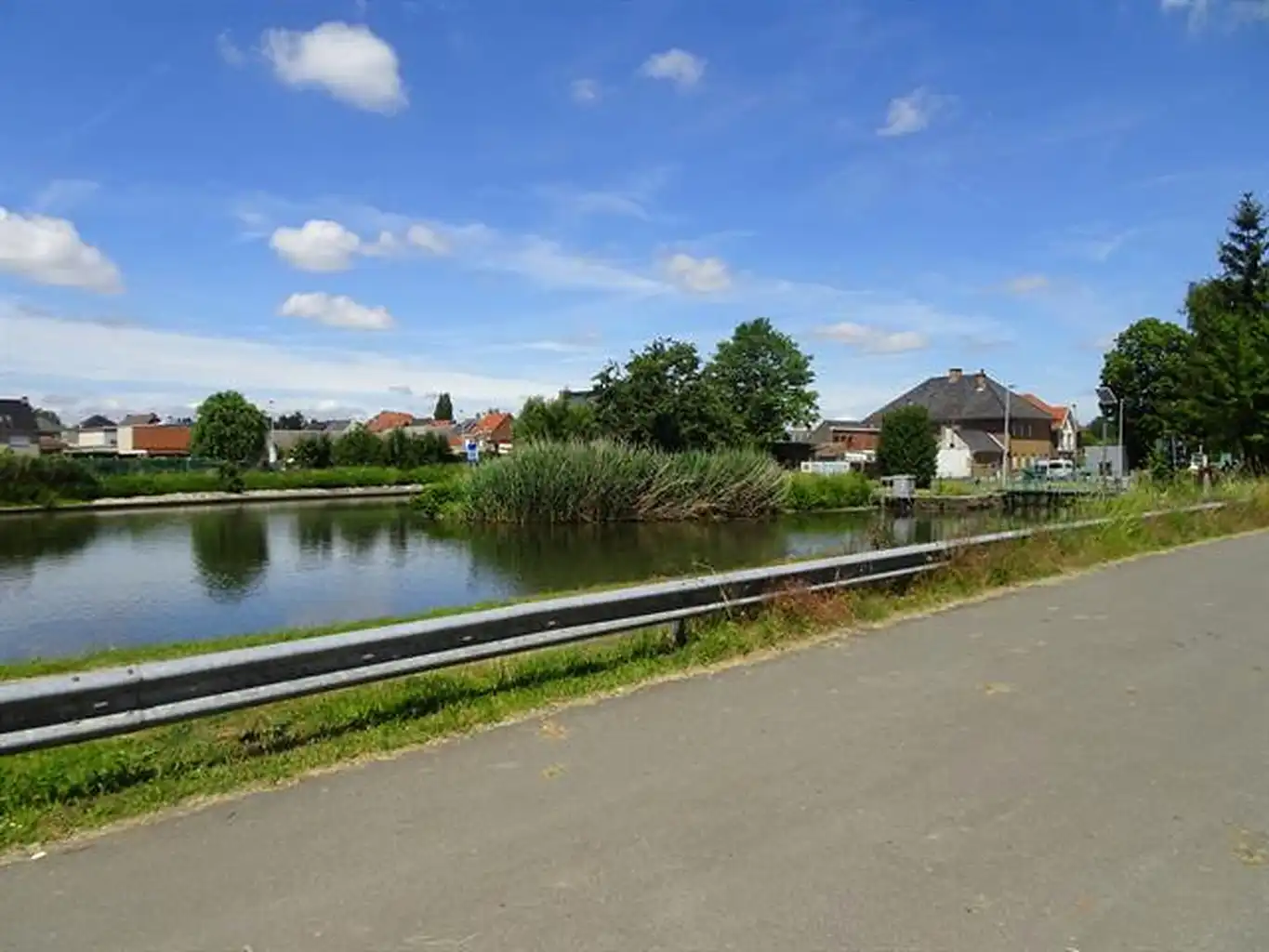 Zeer rustig gelegen ruime woning te huur foto 5