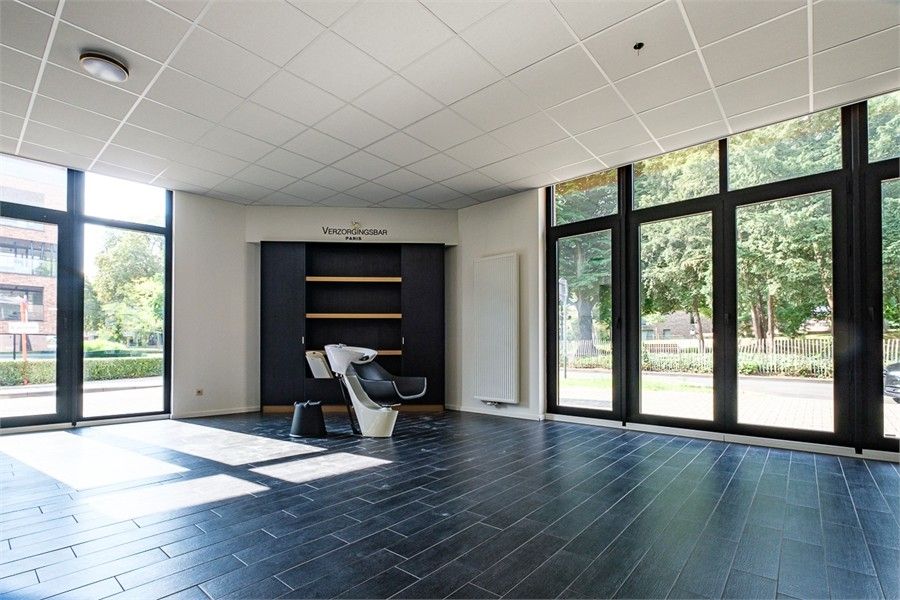HANDELSRUIMTE TE HUUR OP CENTRALE LIGGING IN SINT-TRUIDEN foto 8