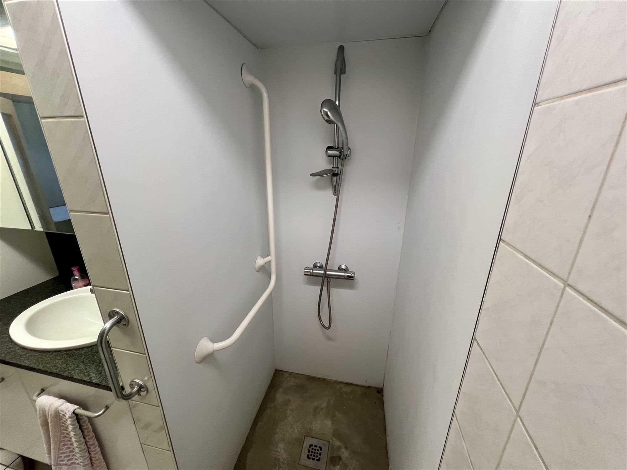 Gelijkvloers op te frissen pareltje te koop in Baarle-Hertog foto 18