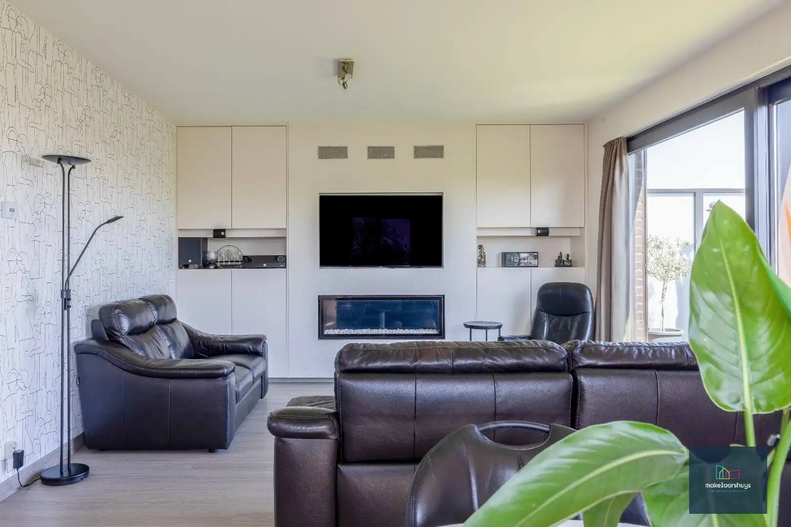 Stijlvol Penthouse met 2 slaapkamers en ruim terras. foto 3