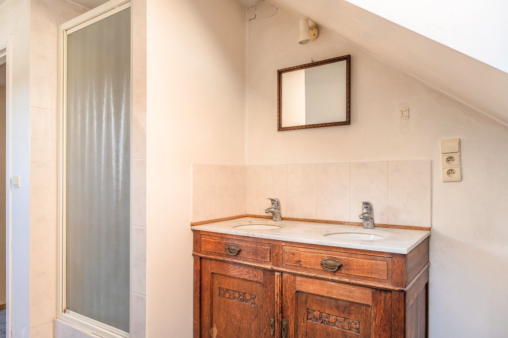 Ruime te renoveren woning met tuin in Kruibeke foto 13