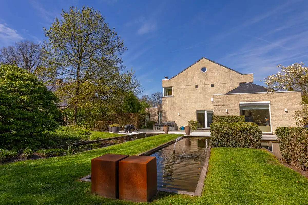 Architecturale villa op 3451 m² met 5 slaapkamers omgeven door natuur. foto 31