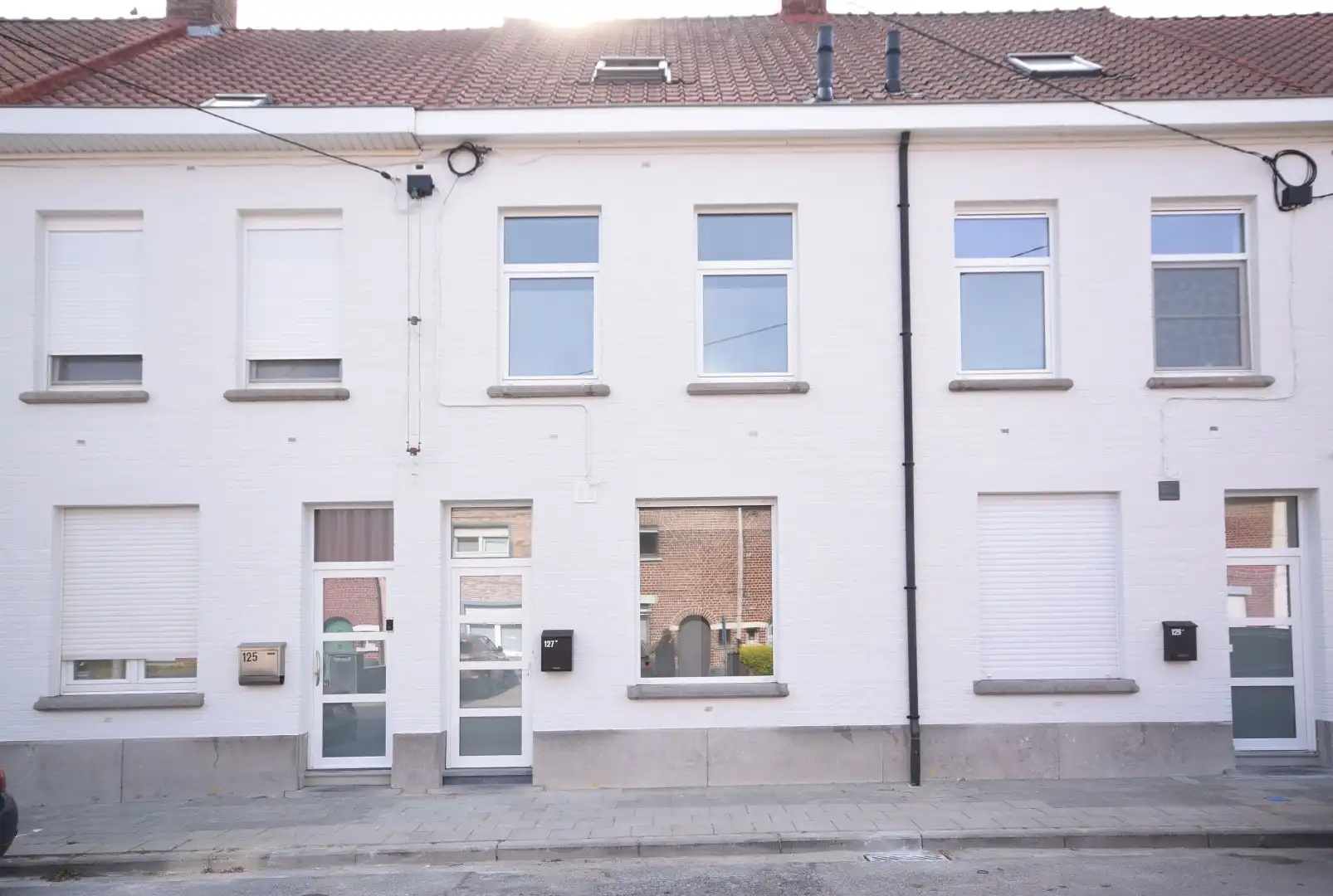 STIJLVOL VOLLEDIG GERENOVEERDE WONING MET STADSTUIN NABIJ HET CENTRUM VAN ROESELARE foto 16