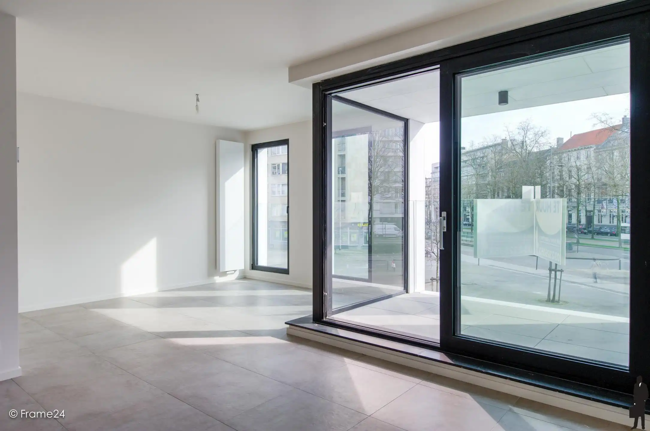 Lichtrijk 2-slaapkamerappartement met terras en staanplaats! foto 5