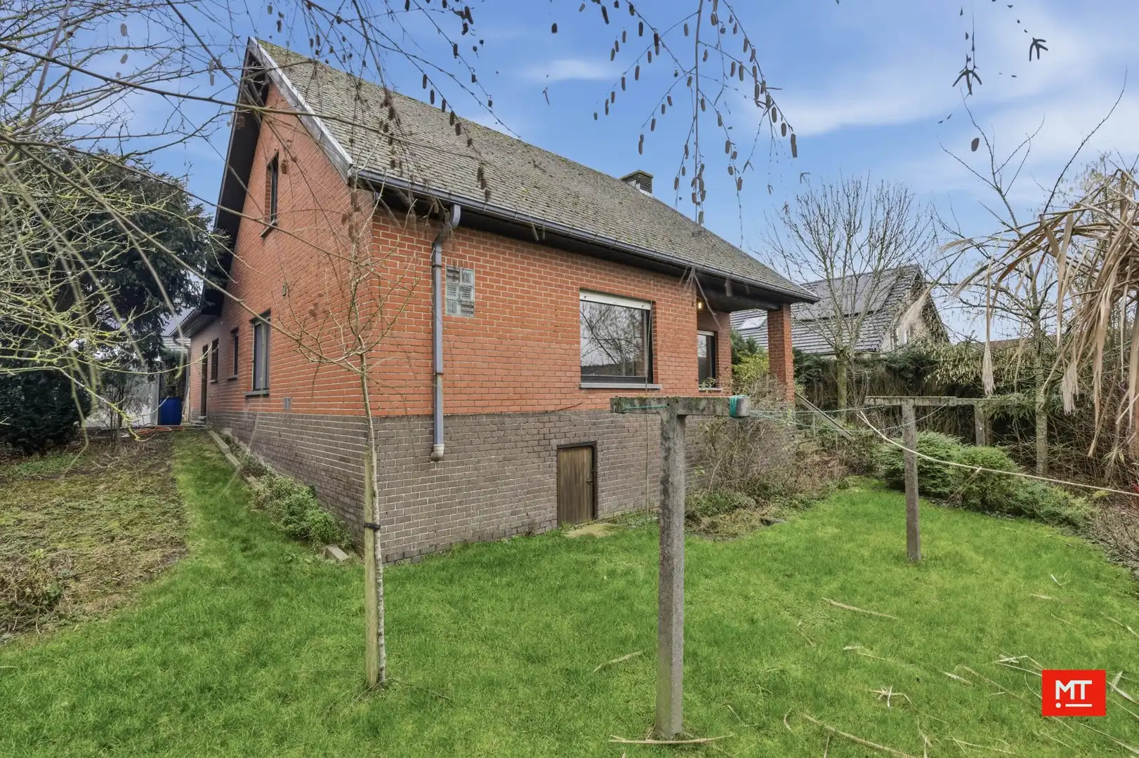 Ruime alleenstaande woning te koop op een rustige locatie te Beselare foto 14
