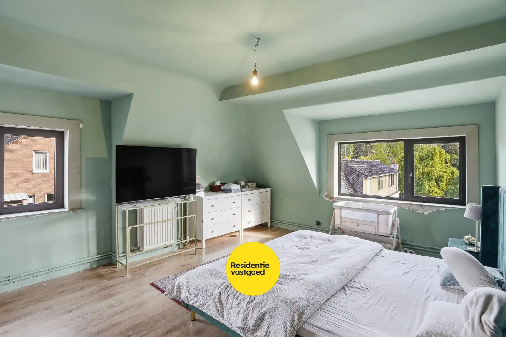 Alleenstaande woning met prachtige uitbouw in centrum Veldegem foto 17