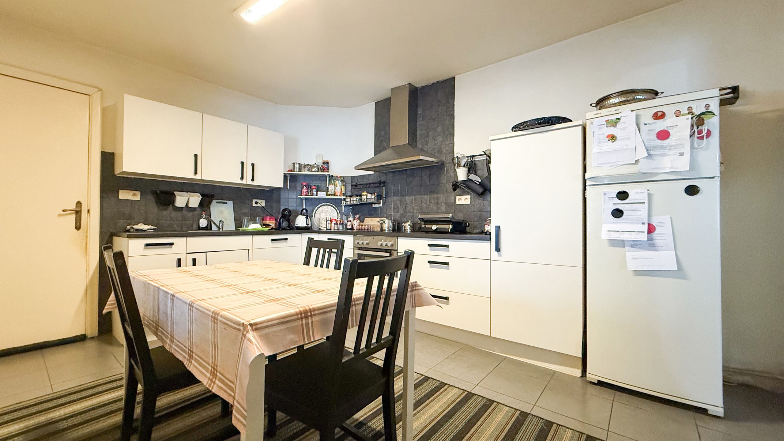 Half open gezinswoning, centraal gelegen, met 3 slaapkamers! foto 10