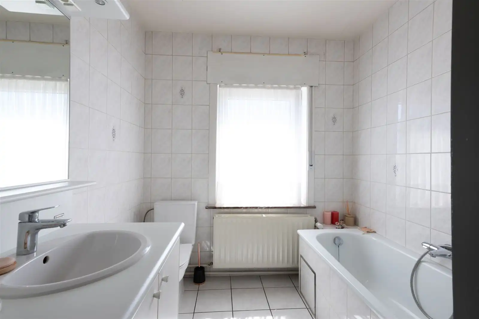 Alleenstaande lwoning met bijgebouw, garage en tuin op 6are23 foto 16