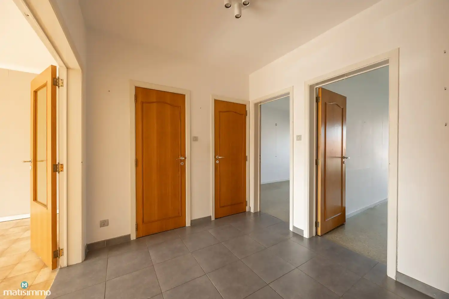 APPARTEMENT MET 2 SLAAPKAMERS, 2 TERRASSEN EN AUTOSTAANPLAATS OP WANDELAFSTAND VAN TONGEREN-CENTRUM foto 11