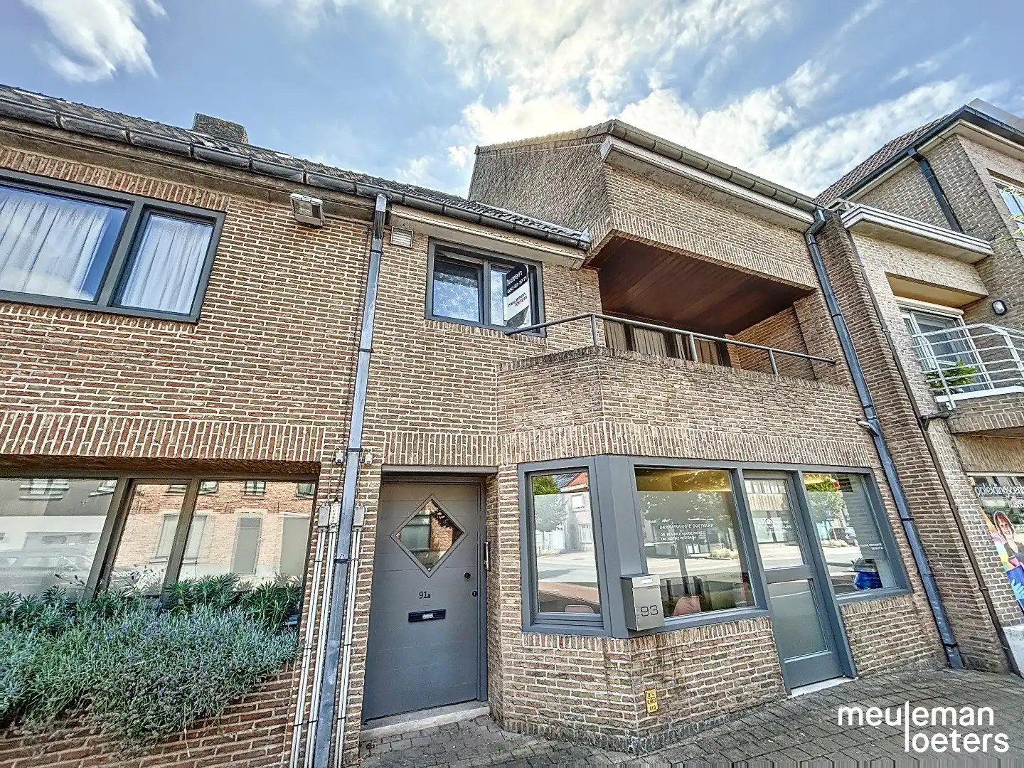 Ruim duplex appartement met garagebox foto {{pictureIndex}}